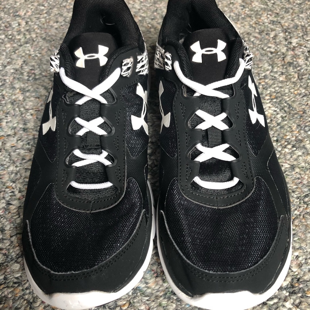 Black Under Armour Tennis Shoes - Size 8.5
